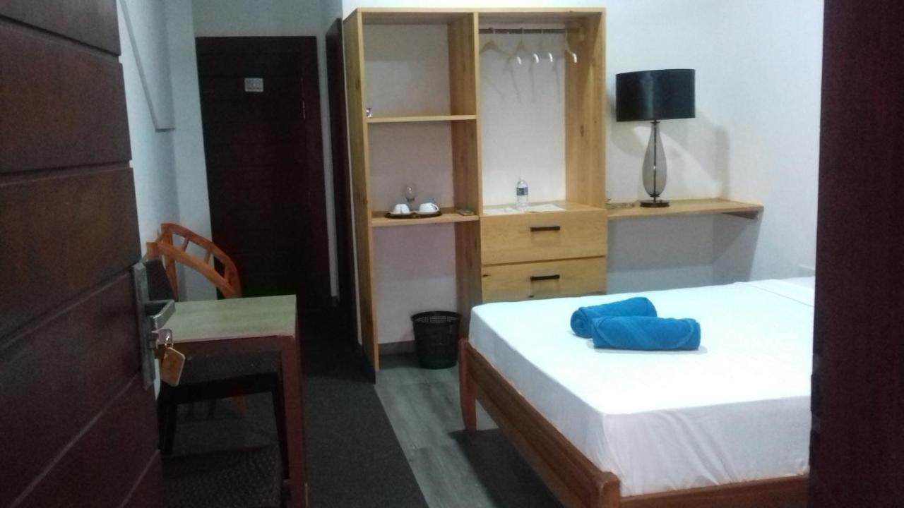 Hi Win Hotel Chilaw Exterior photo